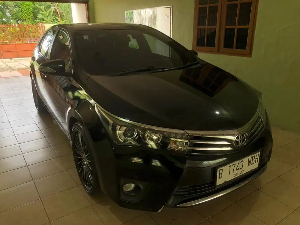 Toyota corolla altis. 1.8 V AT matic 2015