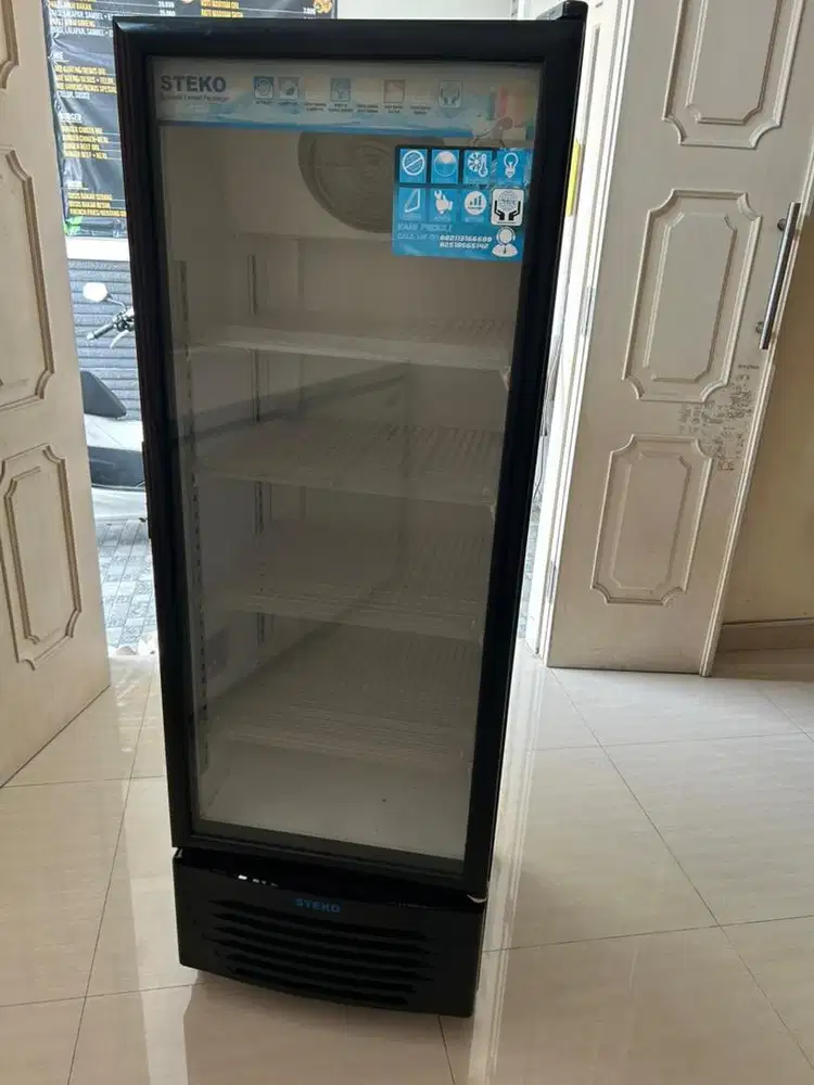 Di jual showcase steko