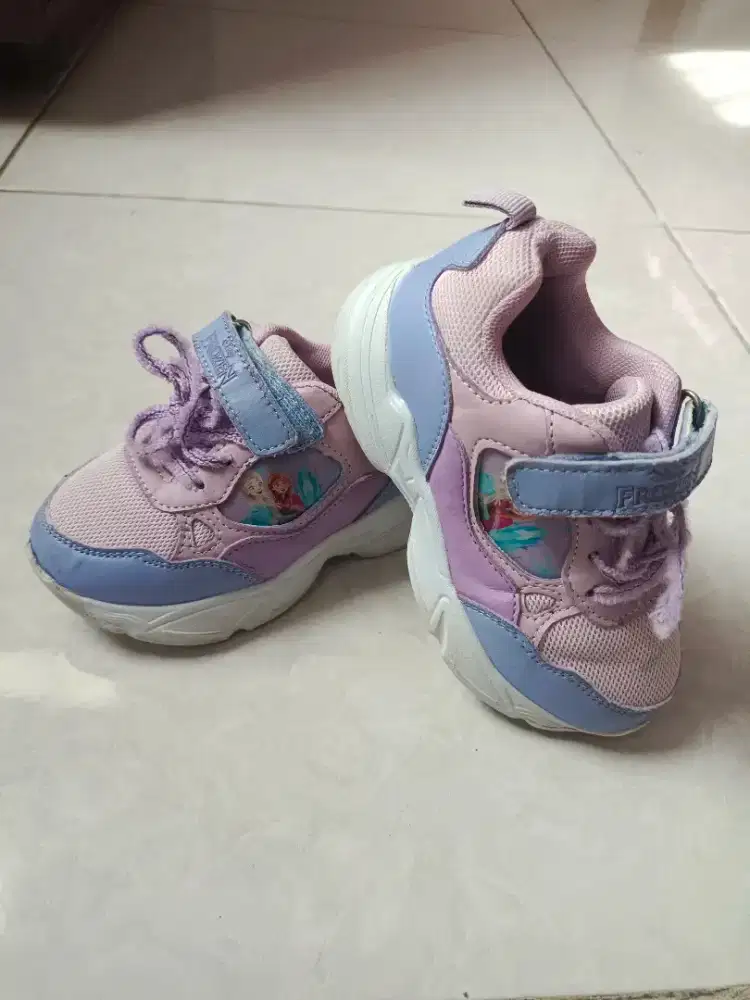 Sepatu anak cewek