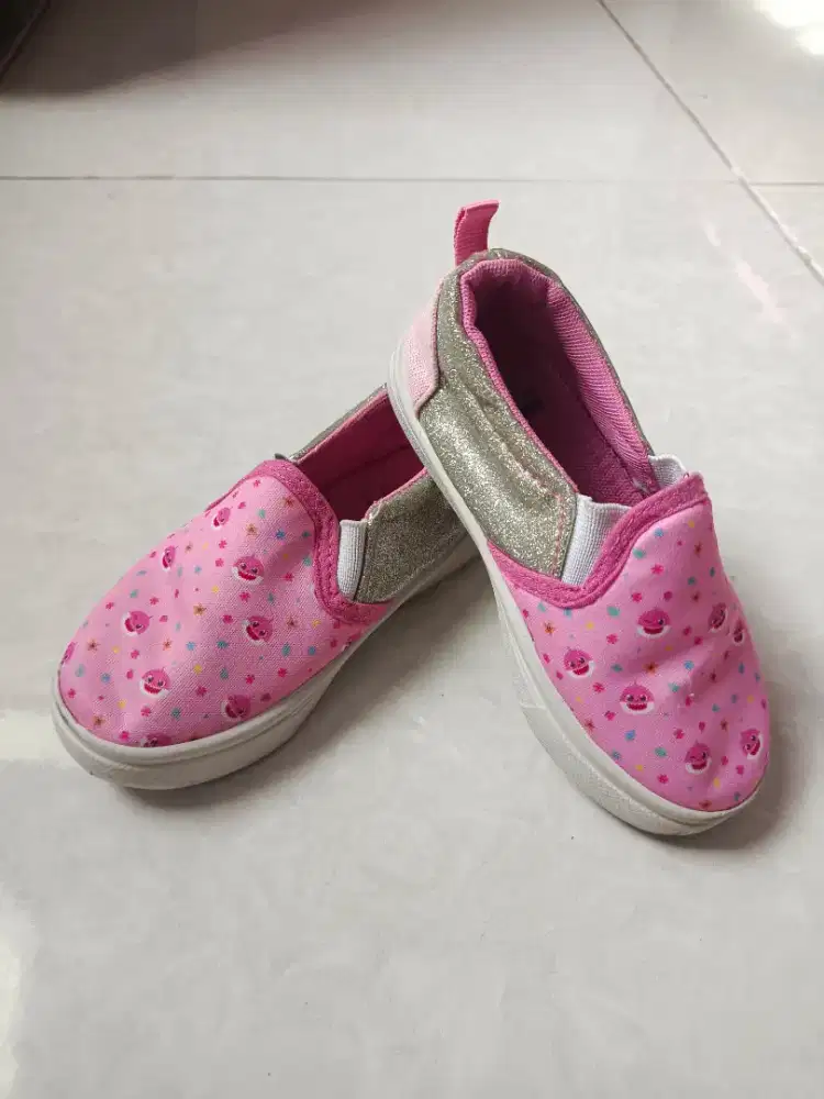 Sepatu anak cewek