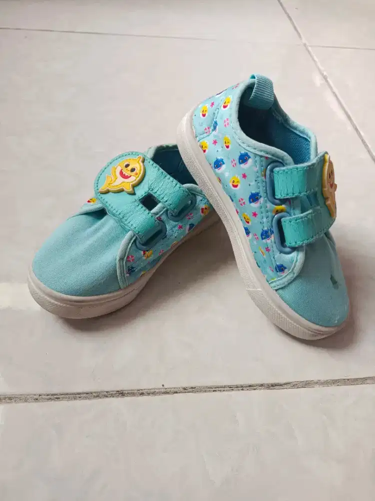 Sepatu anak cowok