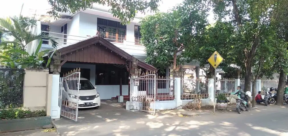 Rumah SHM 5 Kamar Tidur 3 Kamar Mandi LT.451 LB.400 Jakarta Timur