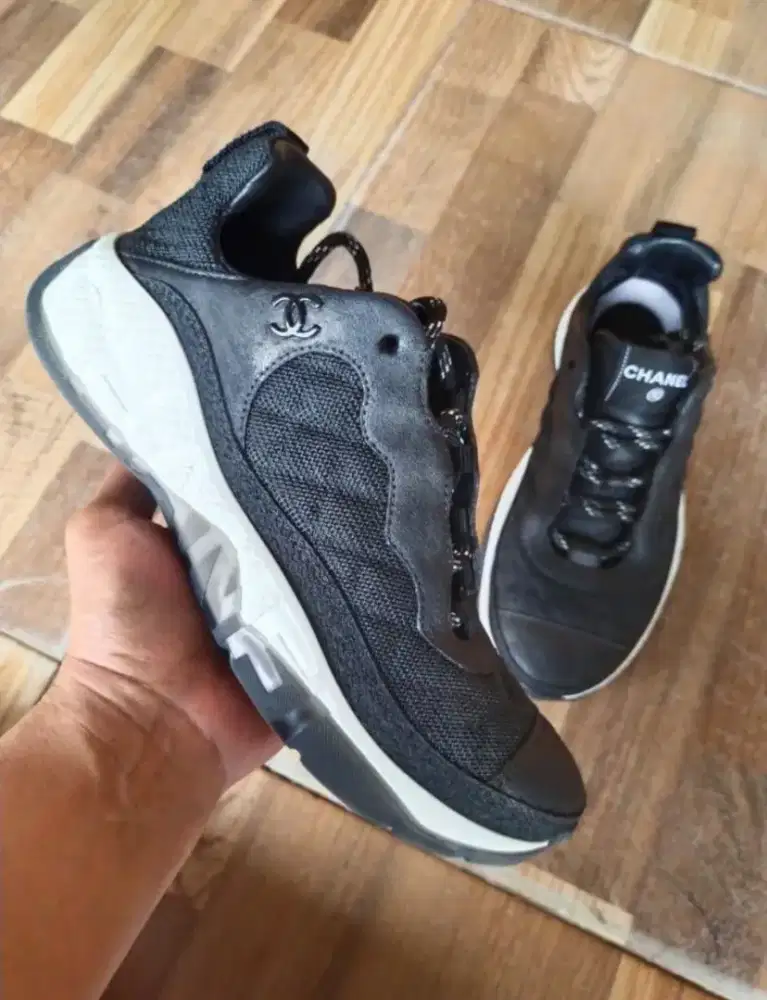 Sepatu CHANEL sneakers original authentic