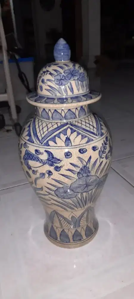 Guci Keramik Jadul Warna Biru Putih