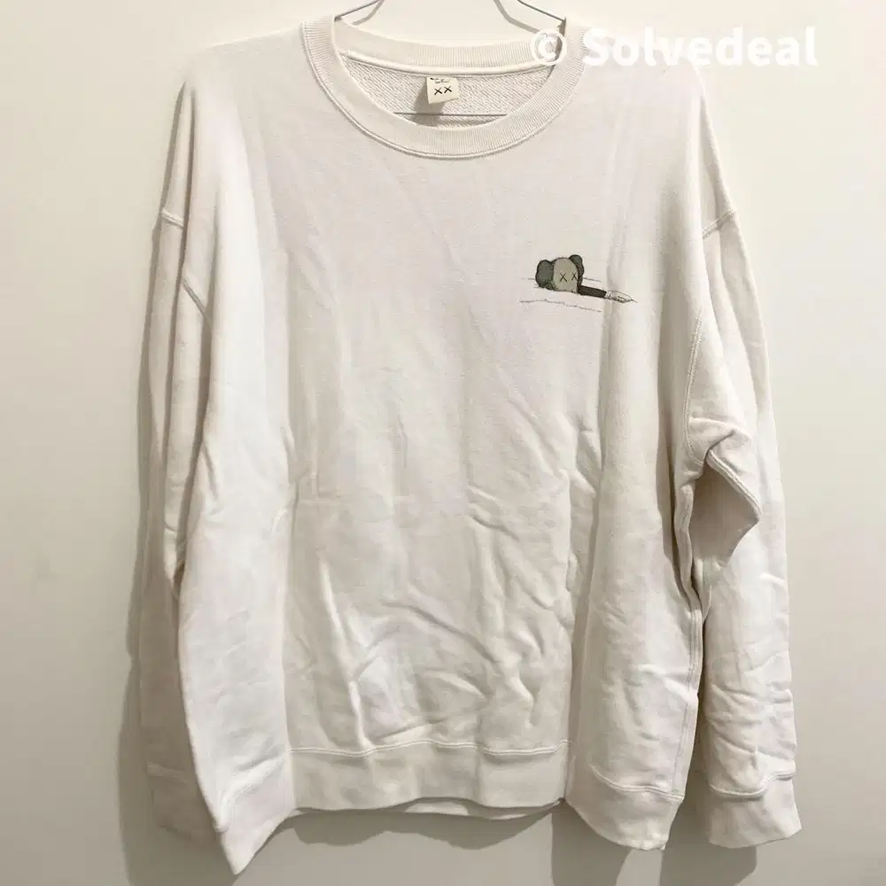 Sweater Uniqlo x Kaws White Original