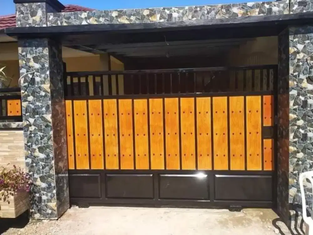 Pagar besi motif kayu