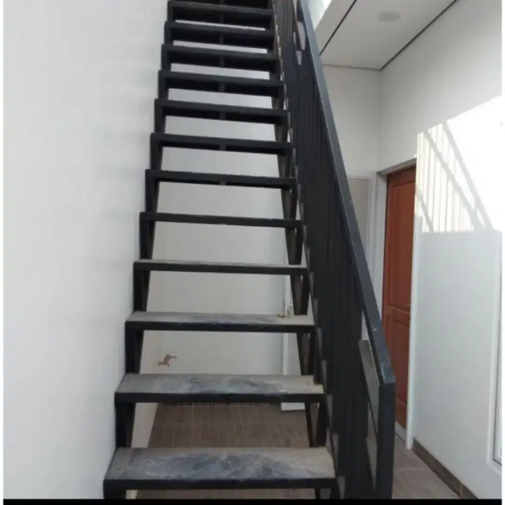 Tangga rebah plat bordes