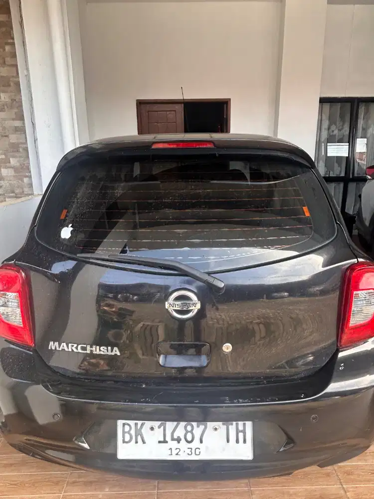 Jual Santai Mobil Nissan March Hitam MT