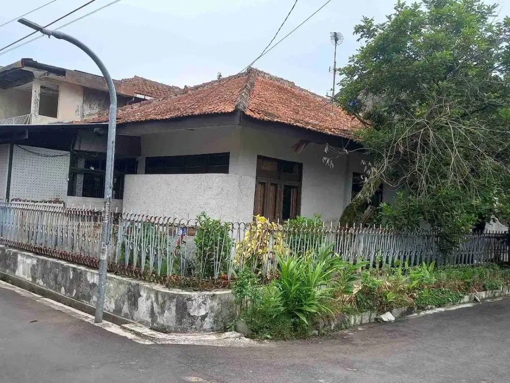 Dijual rumah lama terawat Jl.sekejati Kiaracondong Bandung