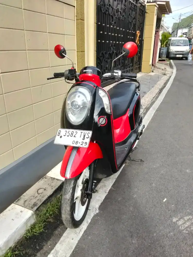 Honda Scoopy fi tahun 2013 surat surat komplit B dki
