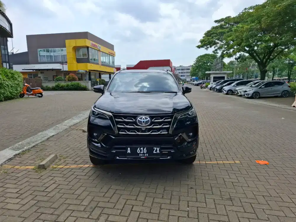 Toyota Fortuner GR 2,4 2021 Hitam
