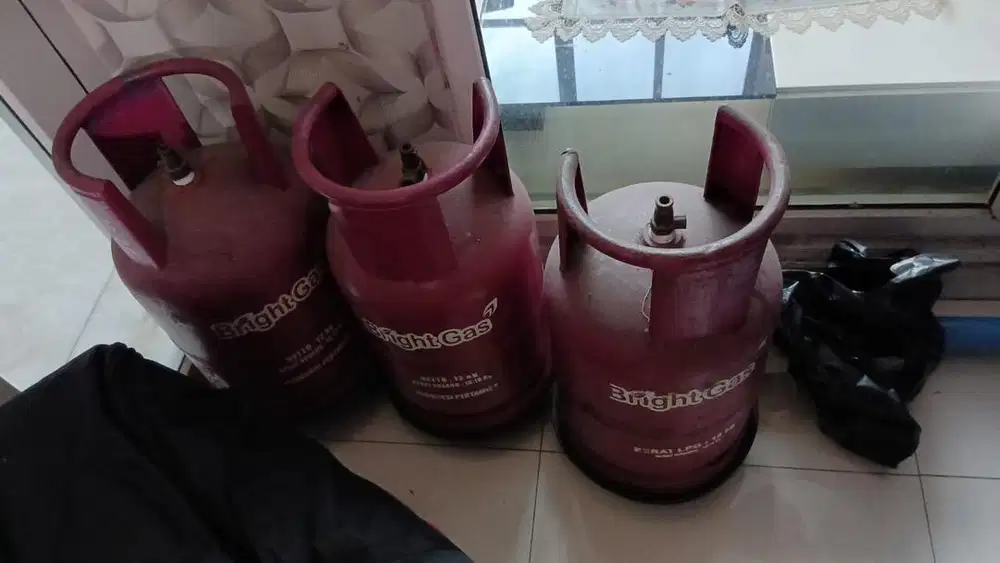 Dijual 3 tabung gas pink 12 kg bekas