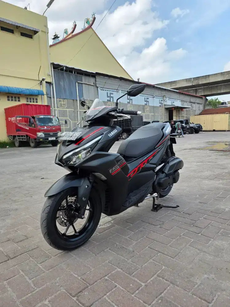 Yamaha New Aerox Connected Hitam 2022