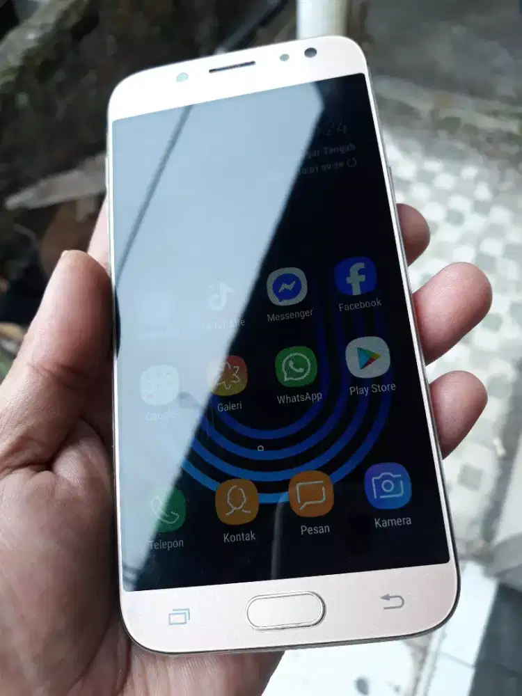 Samsung J5 pro 4G ram 3gb layar 5.2 in gold tt/barter