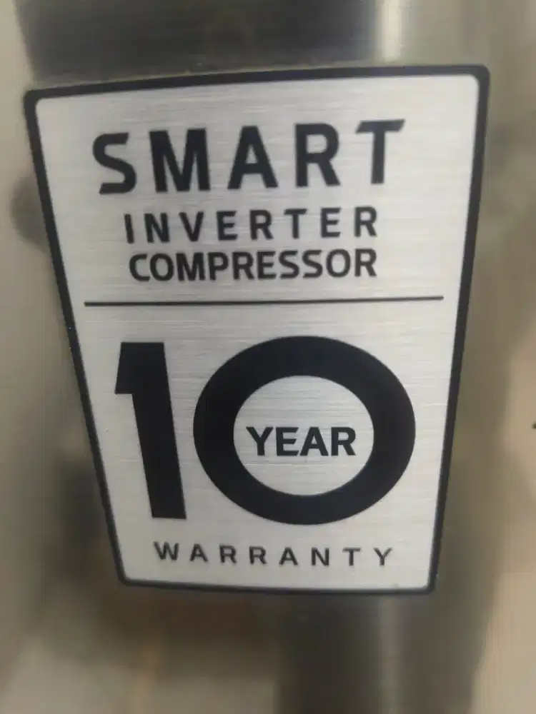 Lemari es merek lg freezer 6 rak kondisinya rusak dibagian modul nya