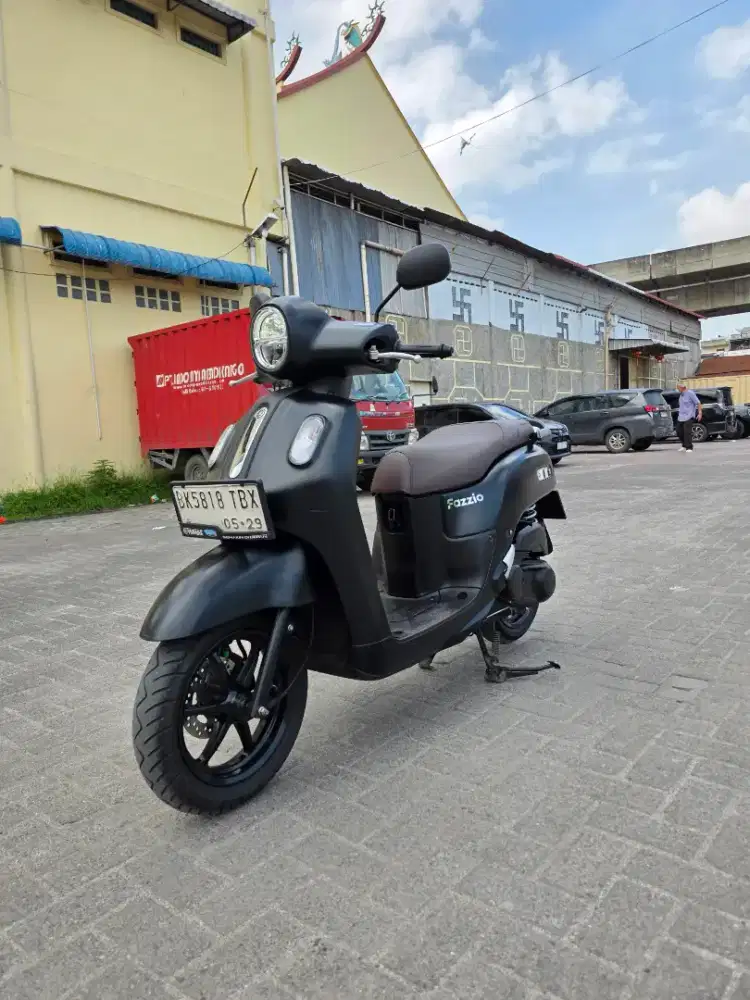 Yamaha Fazzio Lux Hitam 2024