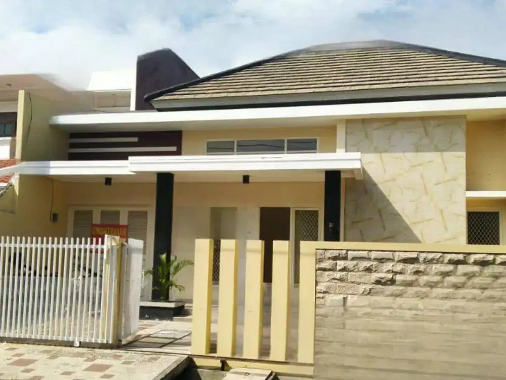 Rumah Manyar Tirtoasri Hadap Selatan Listrik 4.500Watt