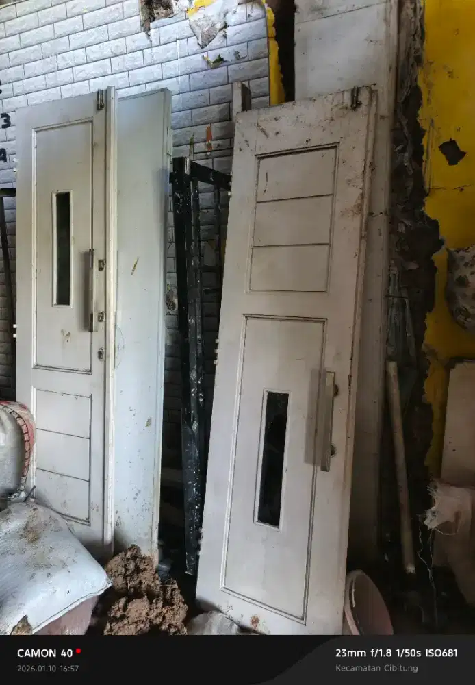 1 set Pintu dan kusen, 4 jendela copotan bahan mahoni