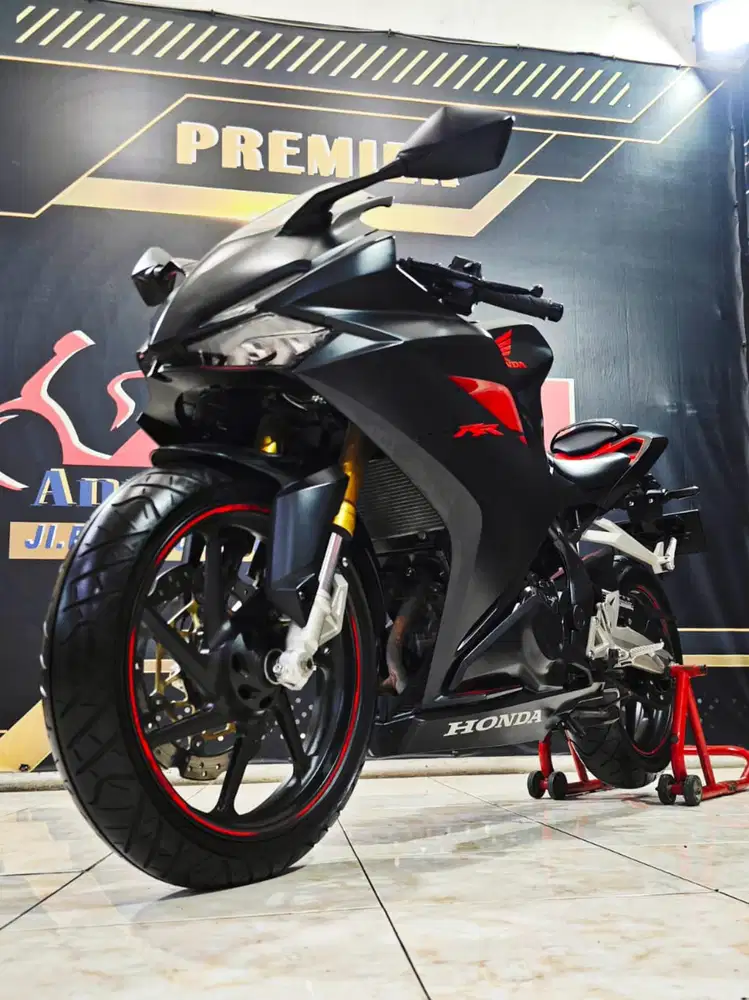 Honda CBR 250 RR matte black Reg 2017 satset angkut
