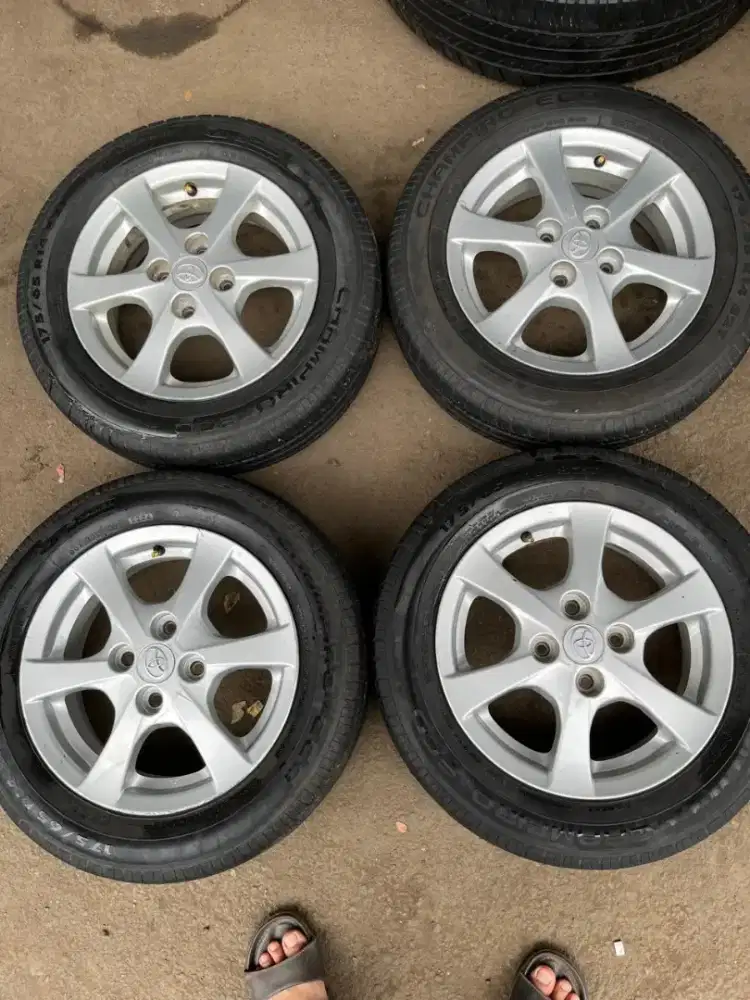Velg original Toyota Agya ring 14 pcd 4x100 ban 185/65 R14 calya sigra