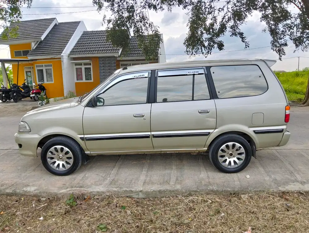 Toyota Kijang 2004 Bensin