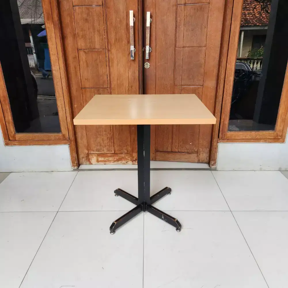 Meja ex Cafe - Meja ex Resto M14