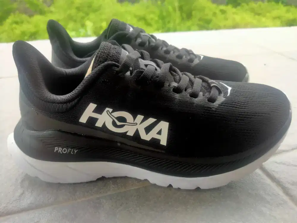 Hoka Mach 4 Black and White sz 37,5