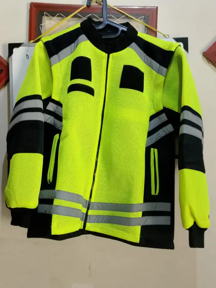 Jaket satpam bisa JD rompi, lengan bisa di lepas