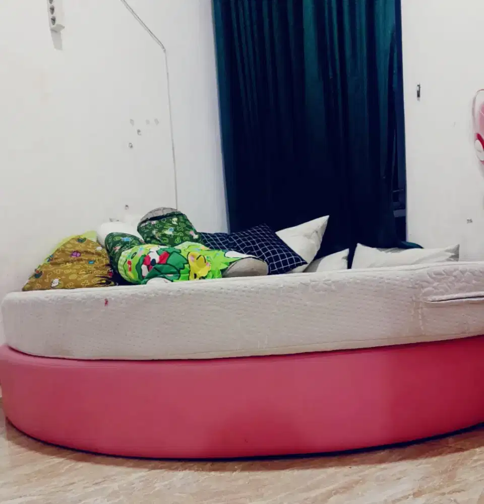 Sofa bekas dan kasur set anak bulat