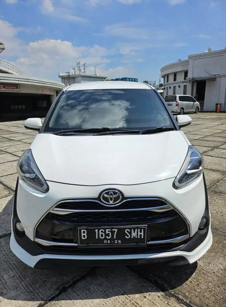 Toyota Sienta Q Automatic 2017 TDP Murah