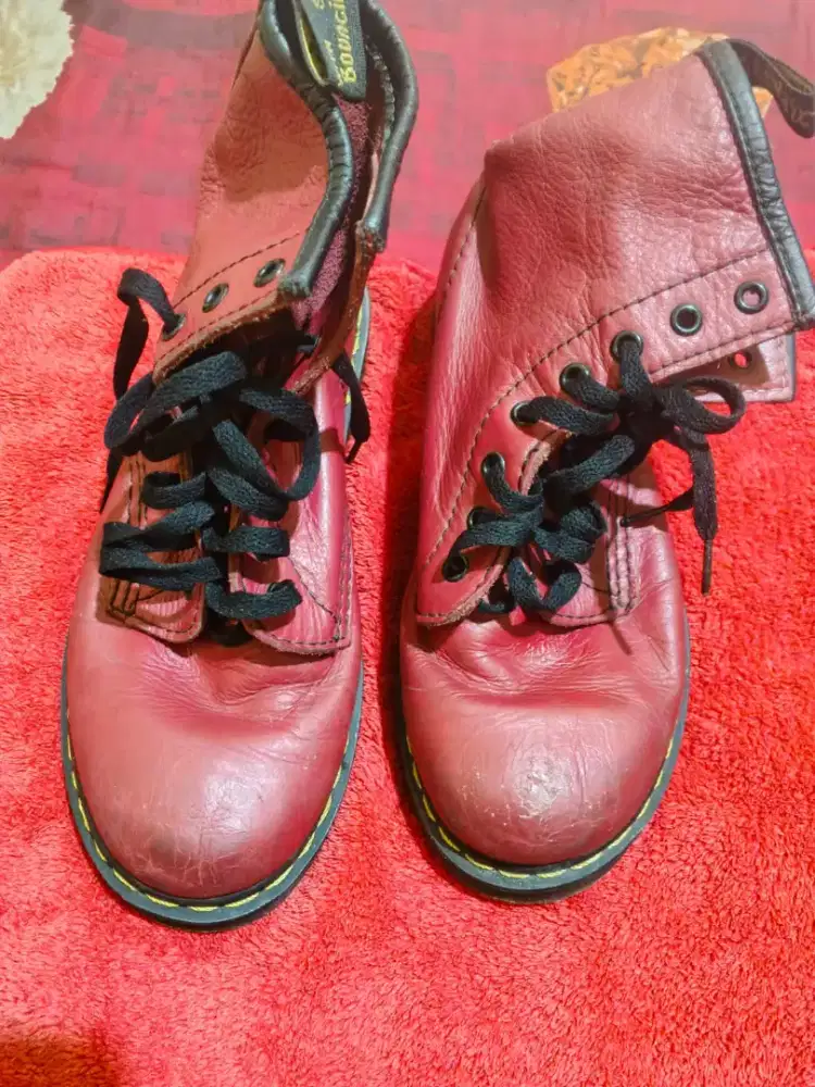 Sepatu anak DR. Martens original made in England size 35 untuk anak ya