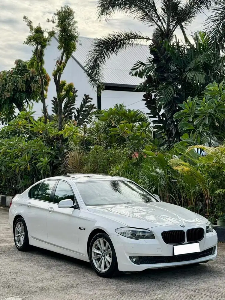 {Harga Cash} BMW F10 523i Luxury (N53B25) 2010 Sunroof