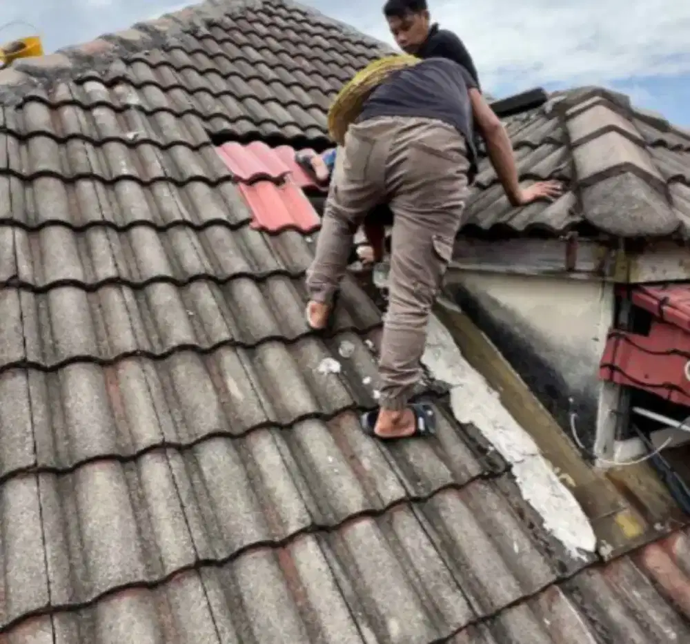 Tukang perbaikan atap bocor, plafon rembes talang air atap baja ringan