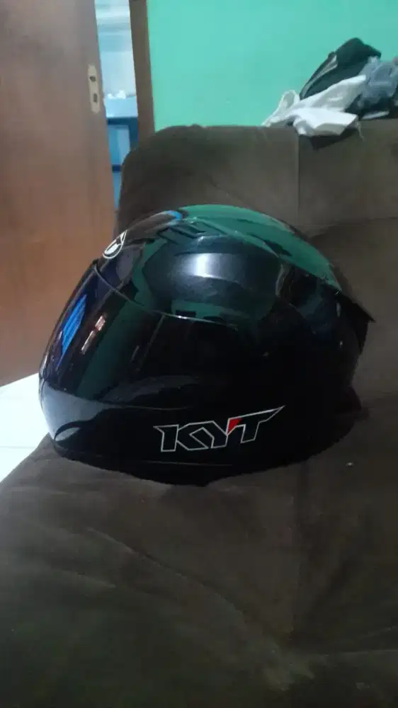 Di Jual secepatnya Helm Second KYT R10 Solid Black Metallic