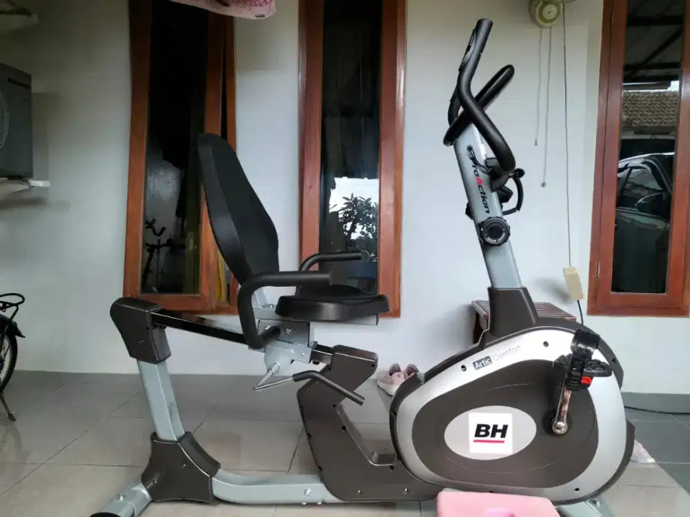 Sepeda fitnes merek saga