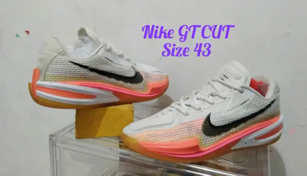 Sepatu Basket/Badminton Nike GT Cut