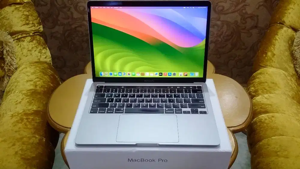 Macbook Pro 13 TOUCHBAR 2020 Editing Berat Core i7 Ram 16GB SSD 512GB
