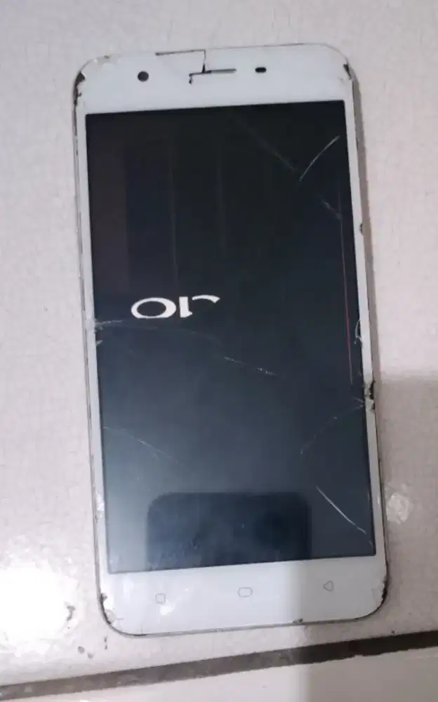Jual Hp Oppo A39 Lcd udah Retak,Lyr hitam,msh bsa HDP,msh BSA dipake