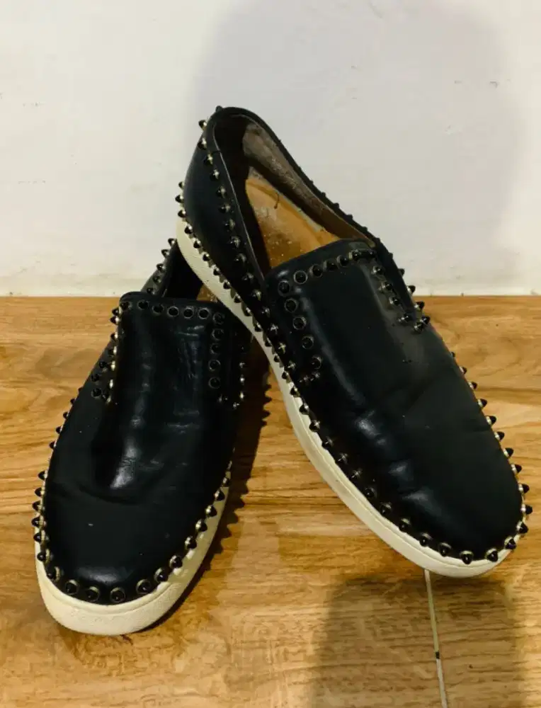 Sepatu Pria Louboutin