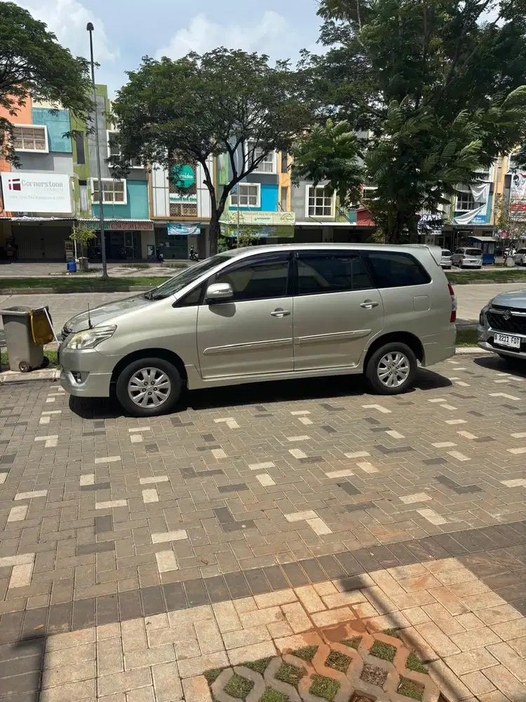 Toyota Kijang Innova 2012 Bensin