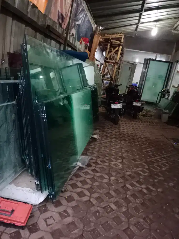 Jual beli kaca bekas