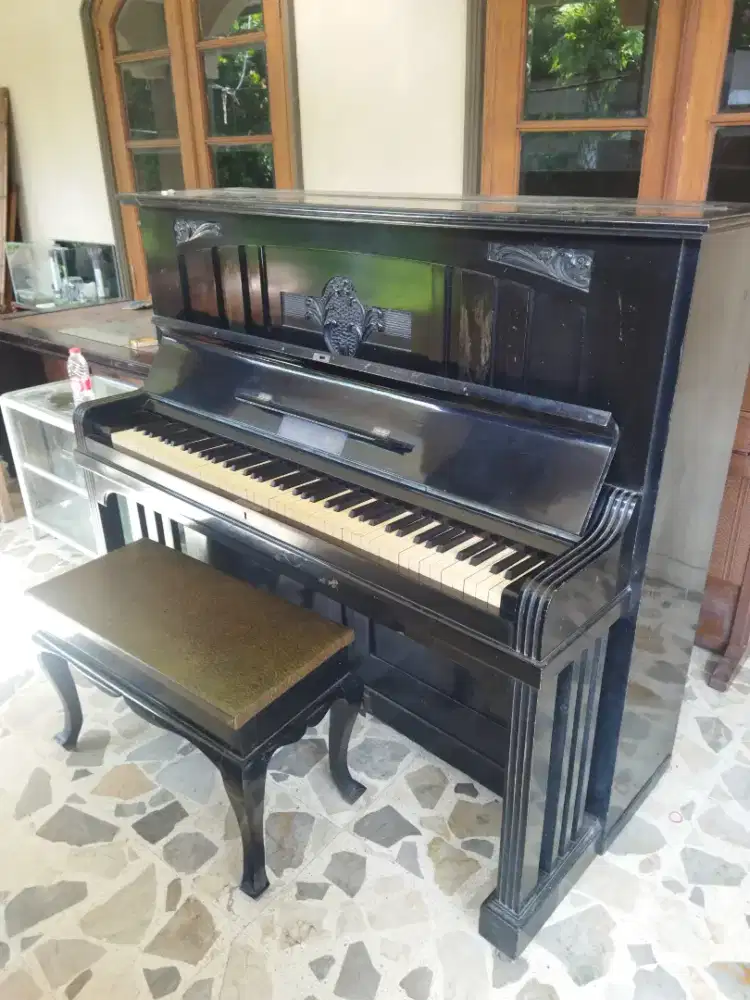 Piano Burghard Koleksi mewah Antik