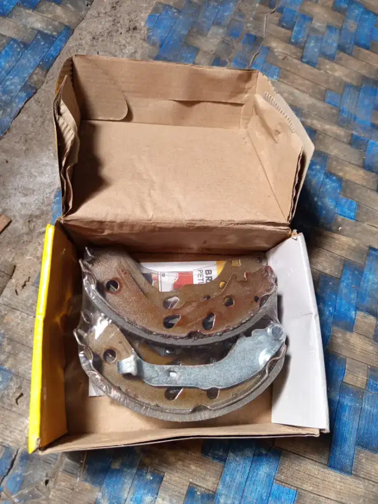 Kanvas rem Nissan March