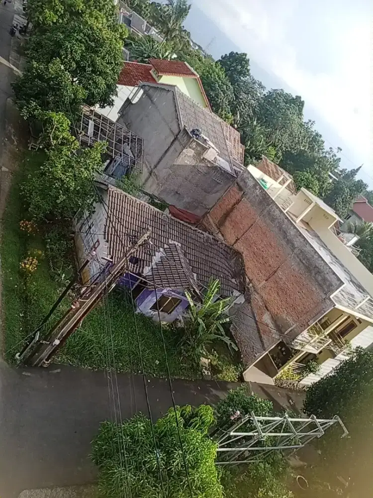 Jual tanah sisa bangunan ,posisi rumah HOOK depan lapangan