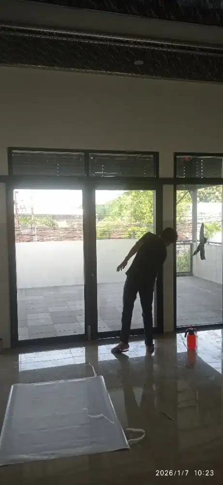 Sandblast polos sekat kaca ruangan & kaca film kantor rumah & gedung