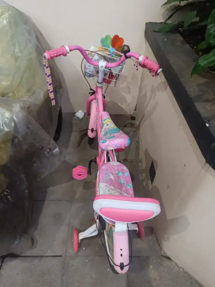 Sepeda anak perempuan bekas
