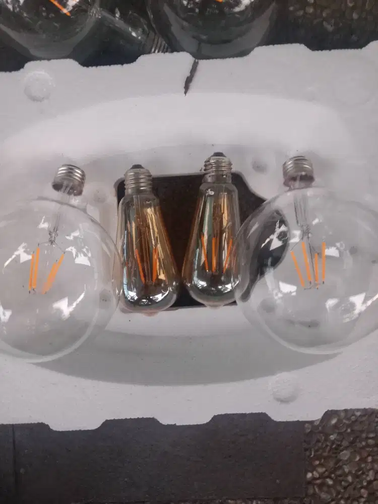 Lamu buat cafe masih pd nyala