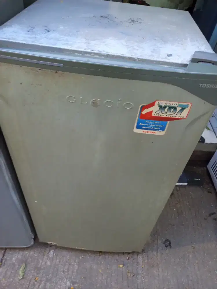 Toshiba glacio 1 pintu normal ORI tinggal colok blm diservic