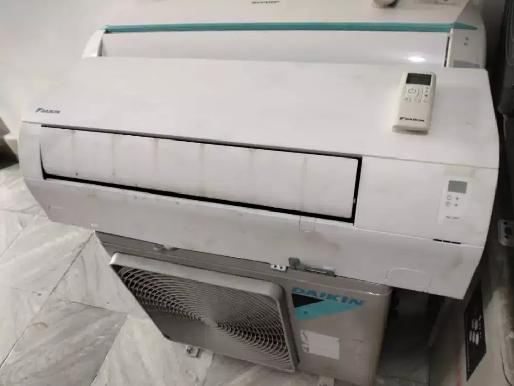 Terima lelangan AC bekas dan rusak