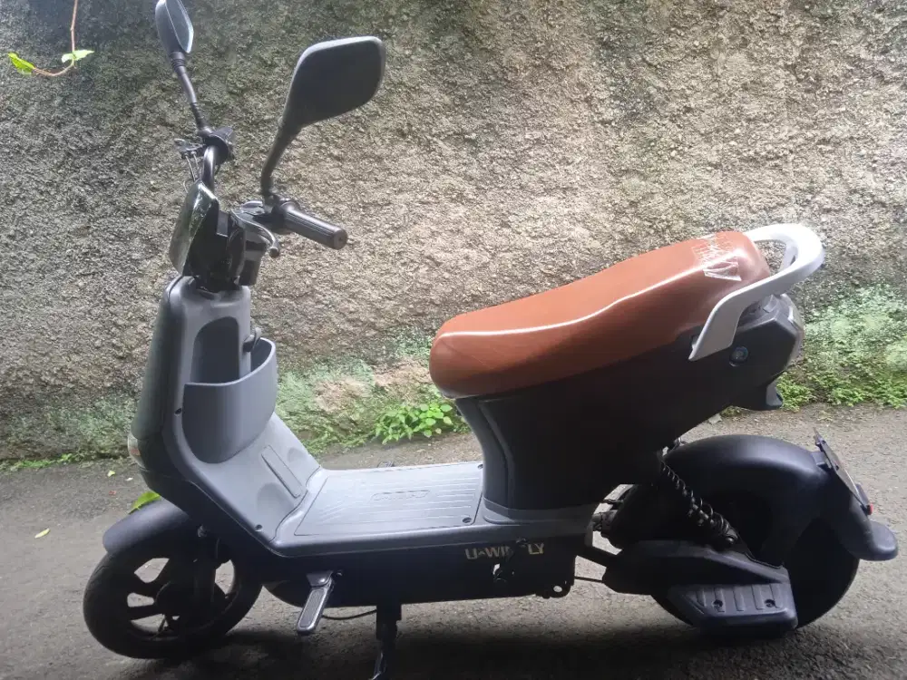 JUAL CEPAT SELIS UWINFLY D8D HITAM BEKAS PEMAKAIAN PRIBADI